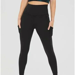 New OFFLINE BY AERIE Hi-Rise Top/Side Ribbed with pockets leggings Size M